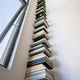 Estantería de Esquina Metálica Inspirada en la Hierba Marina Verde de 7 Niveles - Montada en la Pared, Acabado Pintado, Ideal para Decoración de Hogar u Oficina