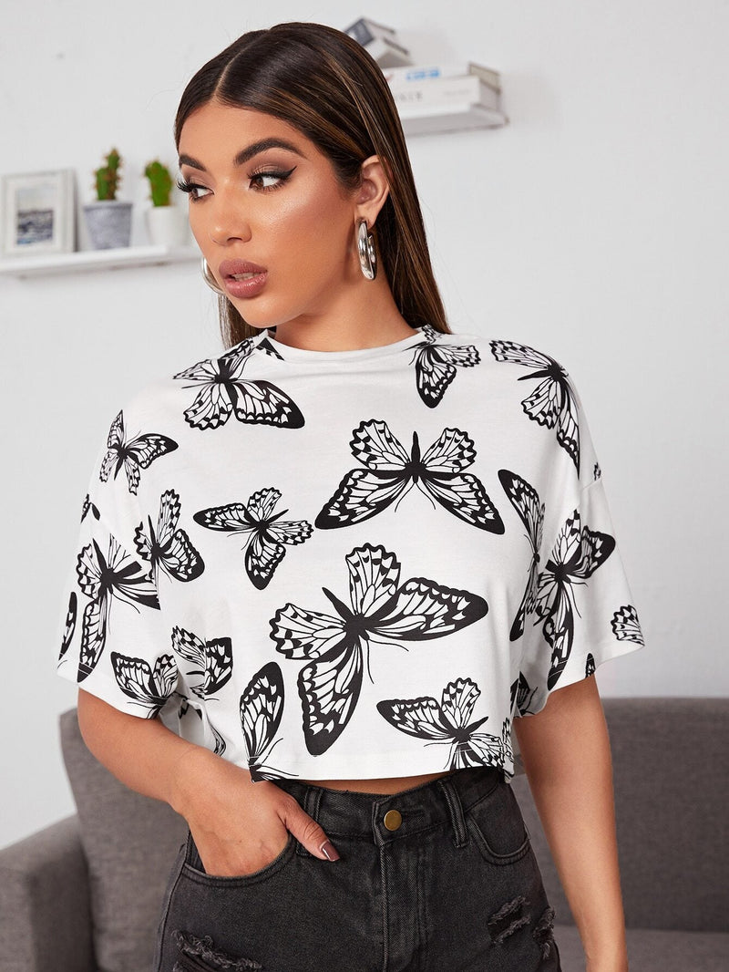 Camiseta corta de hombros caidos con estampado de mariposa