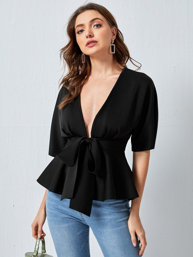 Top peplum de cintura con cordon de cuello profundo