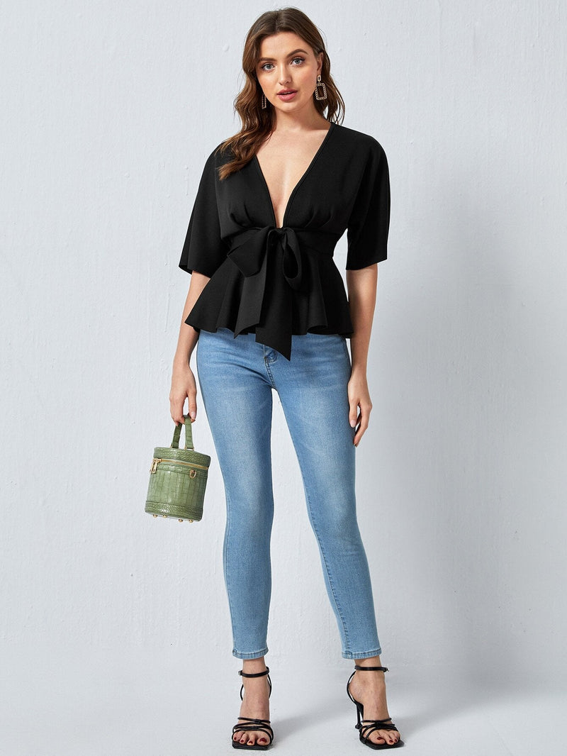 Top peplum de cintura con cordon de cuello profundo