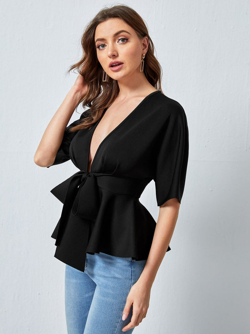 Top peplum de cintura con cordon de cuello profundo