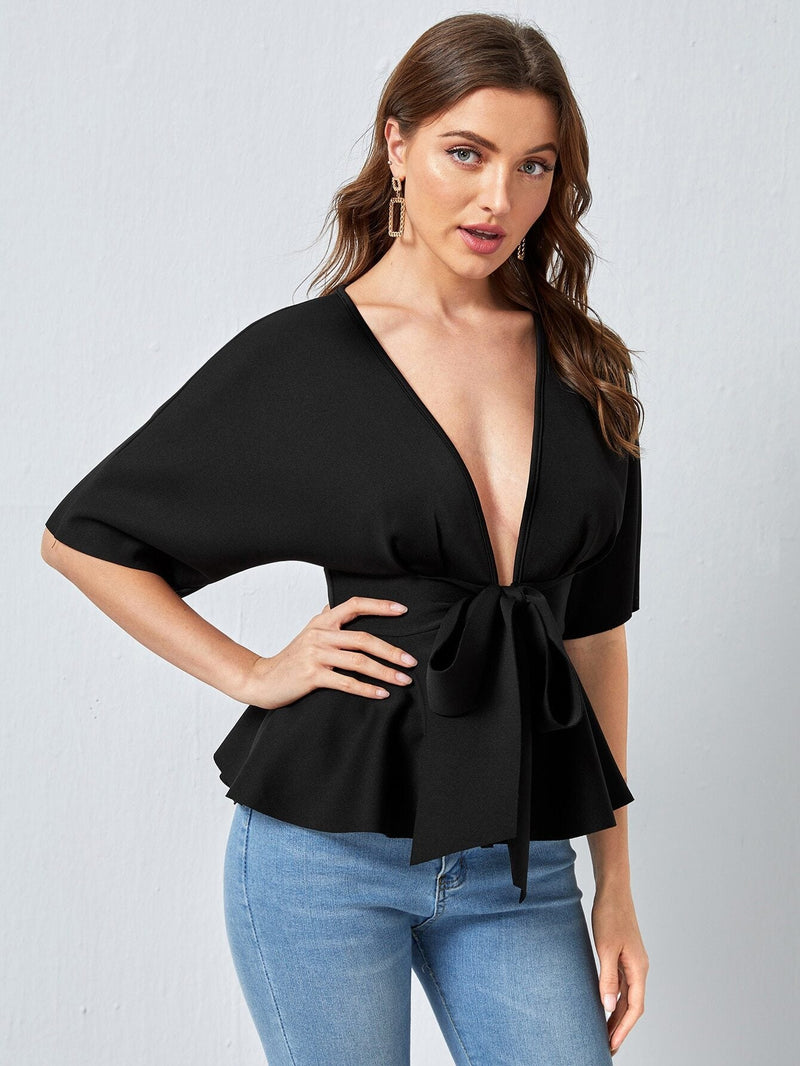 Top peplum de cintura con cordon de cuello profundo