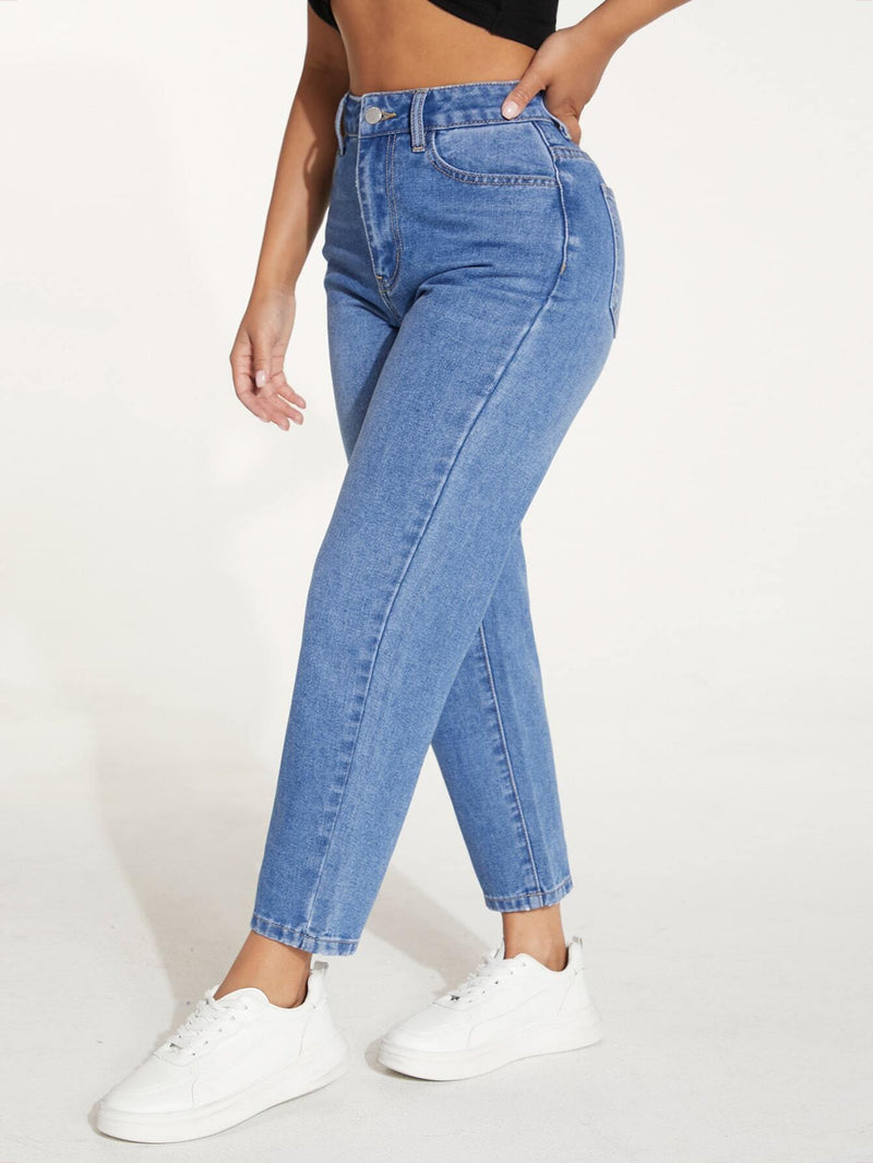 PETITE Jeans conicos de talle alto con diseno de parche