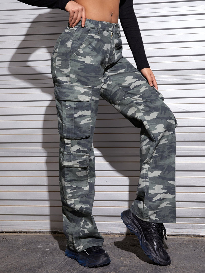 EZwear Jeans cargo con estampado de camuflaje con bolsillo con solapa