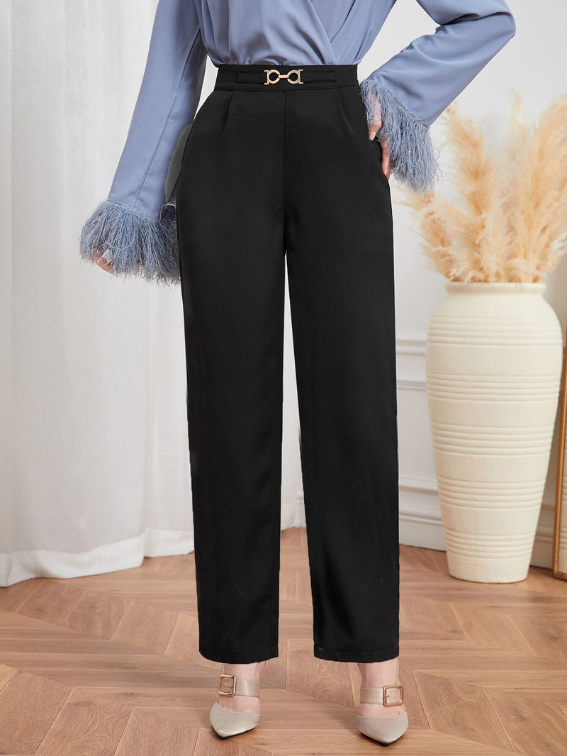 Modely Pantalones rectos con diseno de cadena