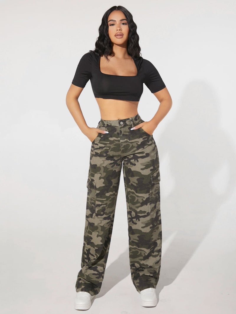 PETITE Jeans cargo con estampado de camuflaje con bolsillo con solapa