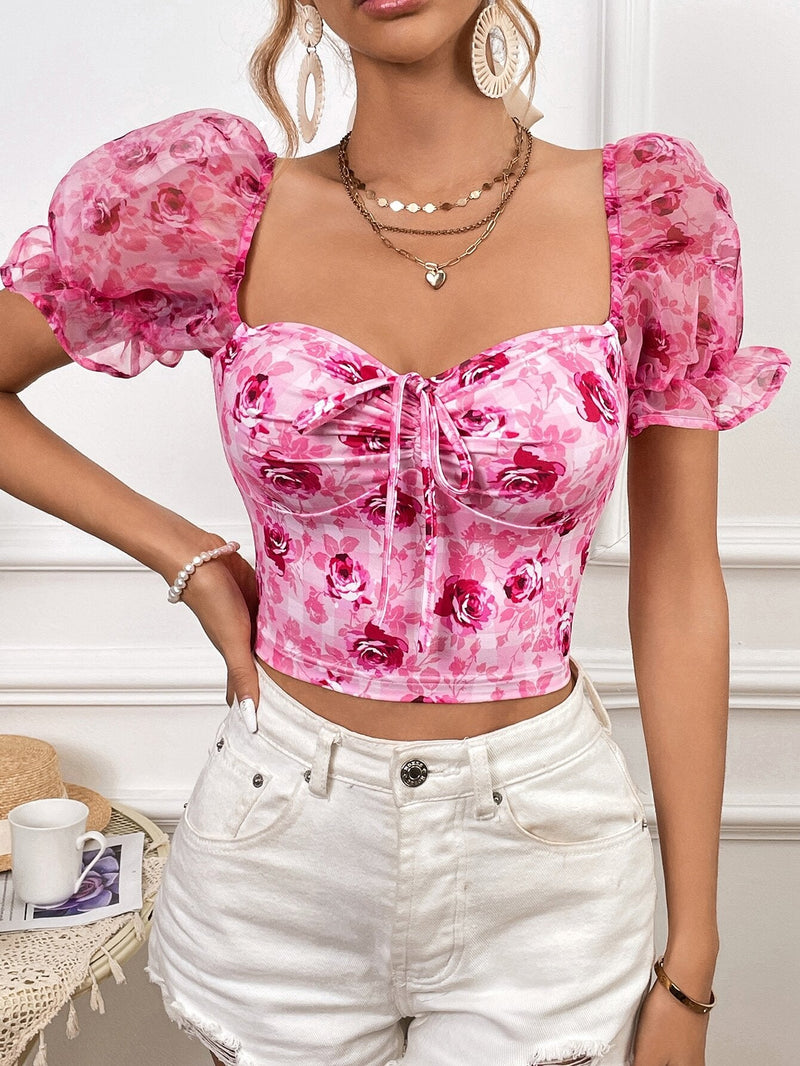 VCAY Top crop con estampado floral con cordon delantero de manga farol