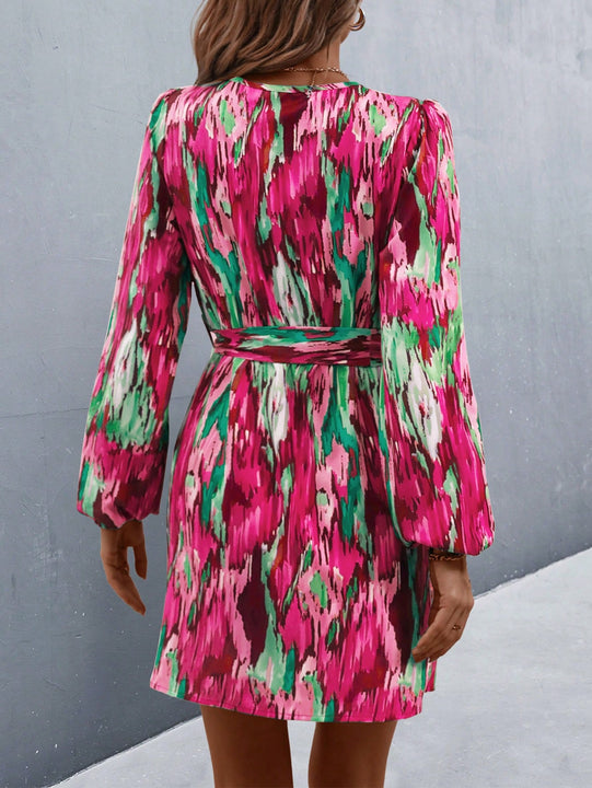 Vestido cruzado con estampado de manga farol con cinturon