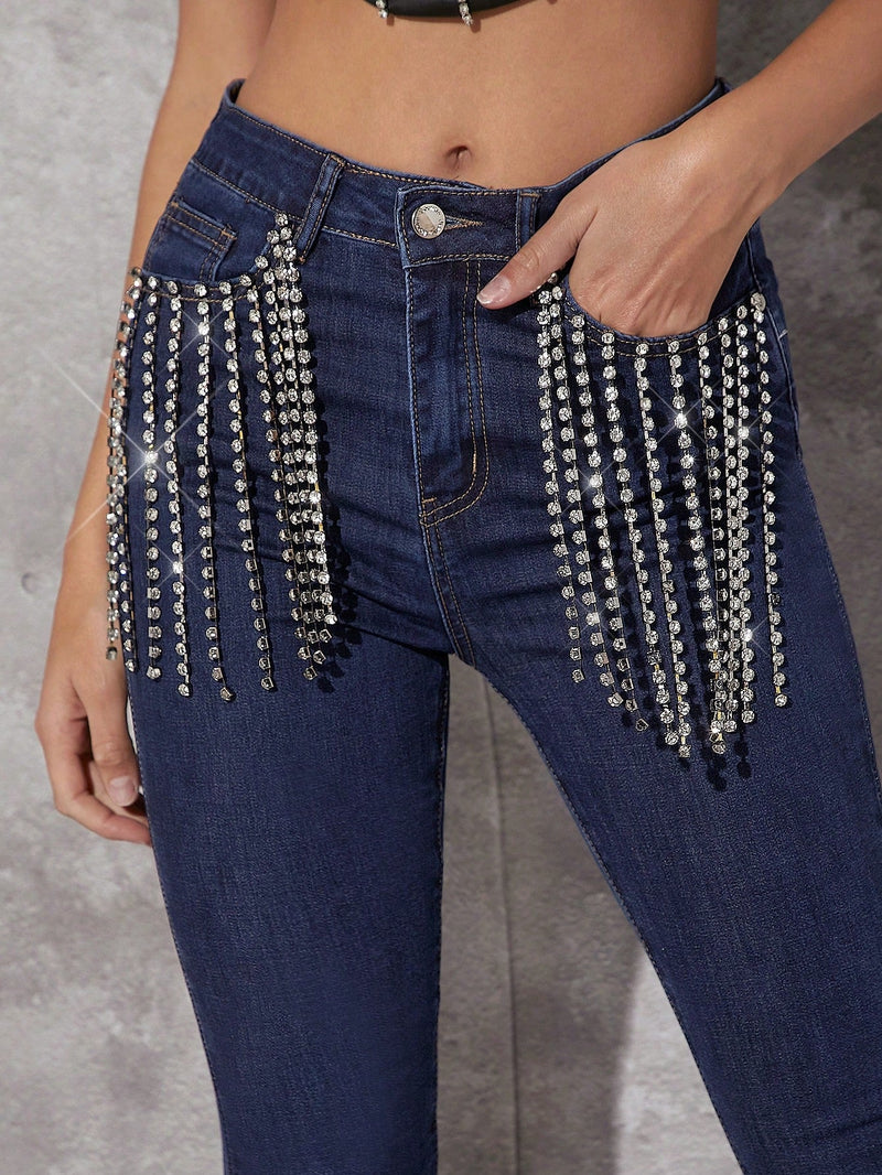 Jeans ajustados con diamante de imitacion con fleco