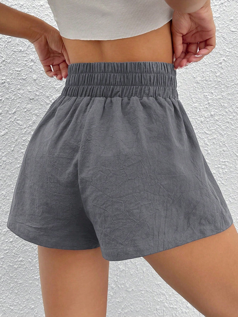 Shorts de pierna ancha con diseno de parche de letra