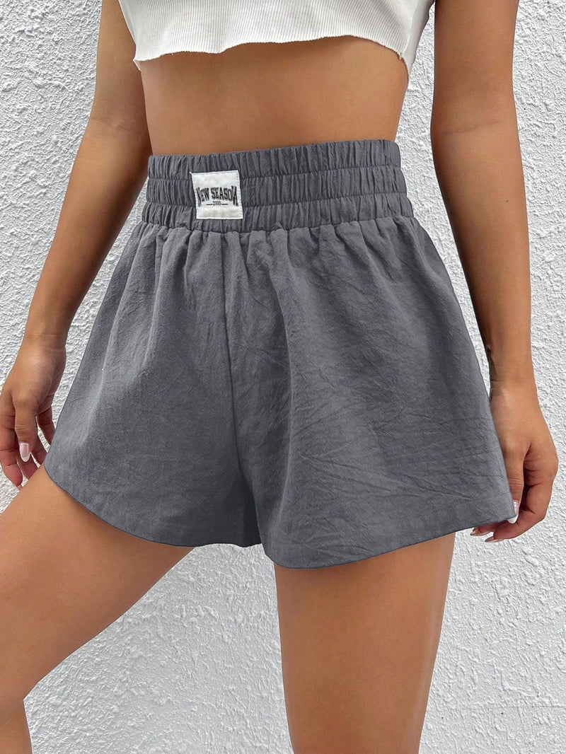 Shorts de pierna ancha con diseno de parche de letra