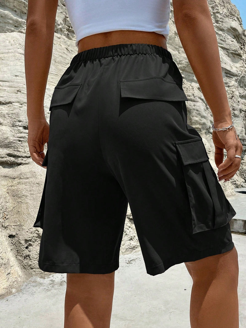 Shorts con bolsillo lateral con solapa de cintura con cordon cargo