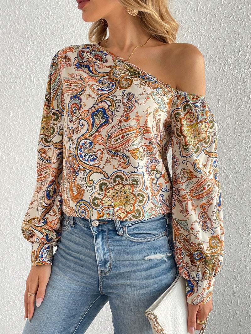 Blusa con estampado de paisley de cuello asimetrico de manga farol