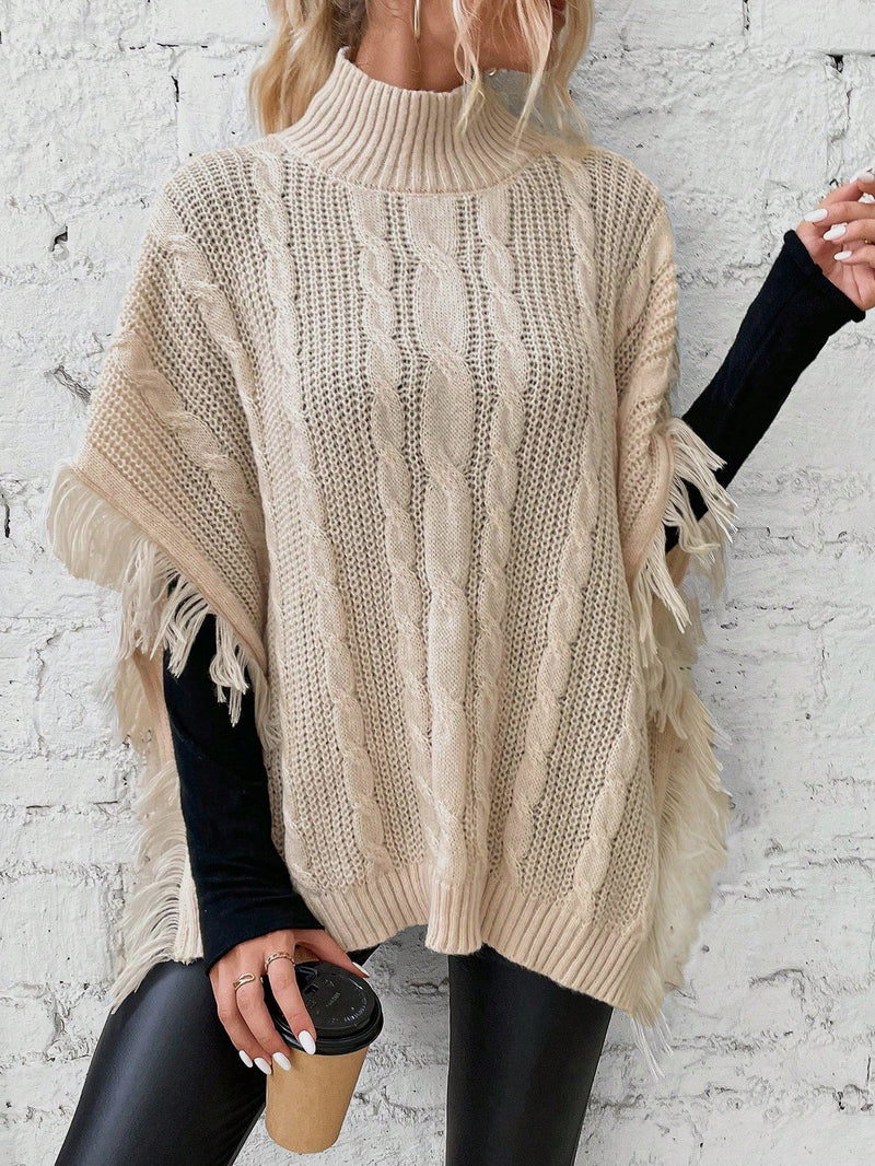 LUNE Poncho cuello alto ribete con fleco tejido de cable