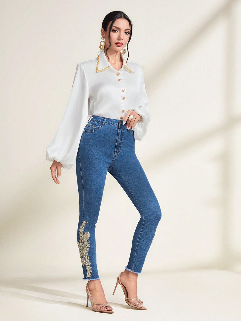 Prive Jeans ajustados con dobladillo sin rematar y parche floral