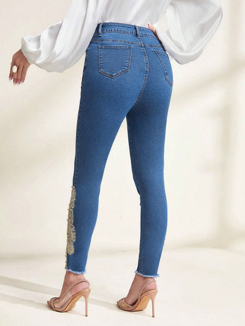 Prive Jeans ajustados con dobladillo sin rematar y parche floral