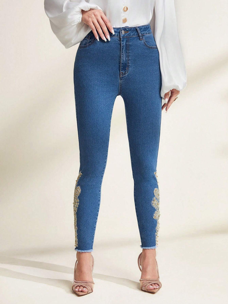 Prive Jeans ajustados con dobladillo sin rematar y parche floral