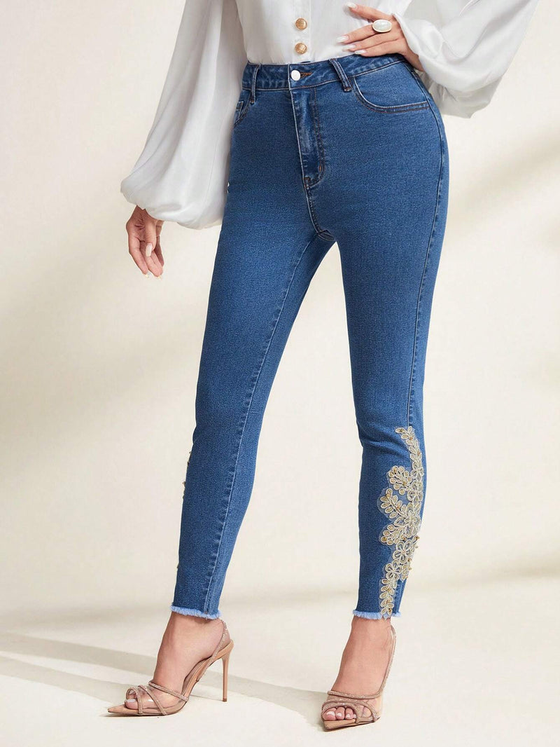 Prive Jeans ajustados con dobladillo sin rematar y parche floral