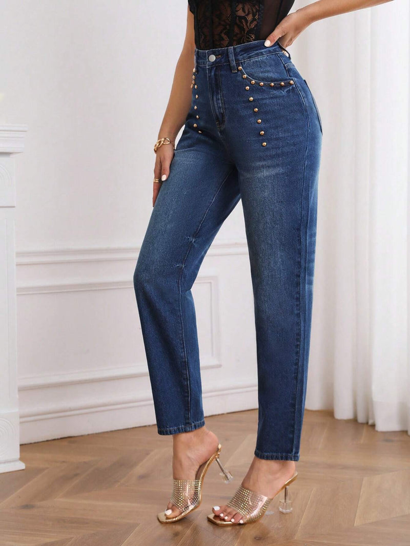 Jeans ajustados de talle alto con diseno de boton