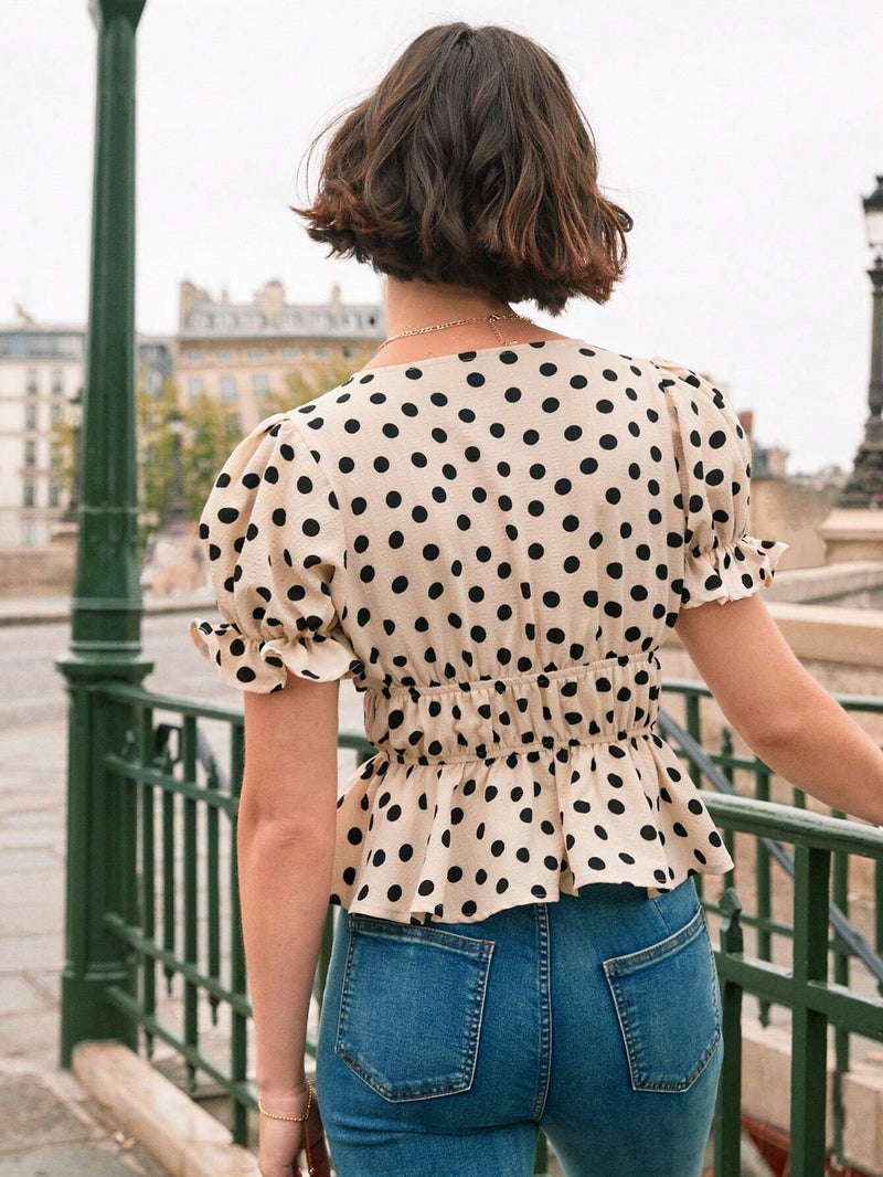 Blusa con estampado de lunares con cordon delantero bajo con fruncido