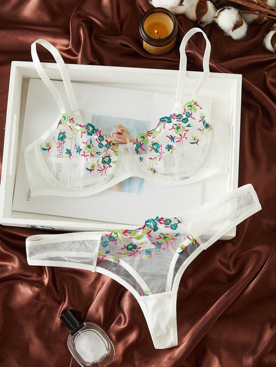 Conjunto De Lenceria De Sujetador Y Bragas De Malla Bordada