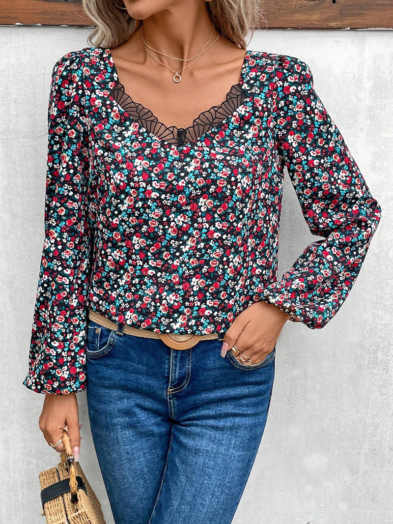 Frenchy Blusa con estampado floral ribete con encaje de manga farol