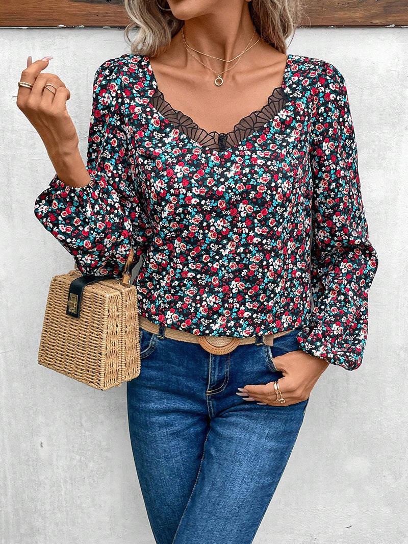 Frenchy Blusa con estampado floral ribete con encaje de manga farol