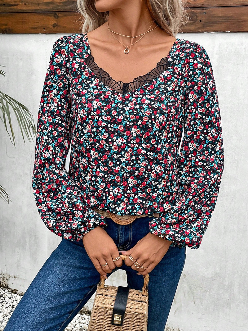 Frenchy Blusa con estampado floral ribete con encaje de manga farol