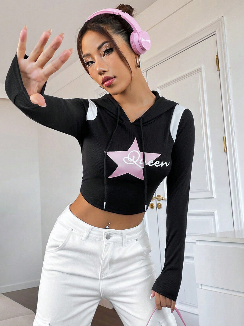 Camiseta crop con estrella & con estampado de letra con cordon con capucha