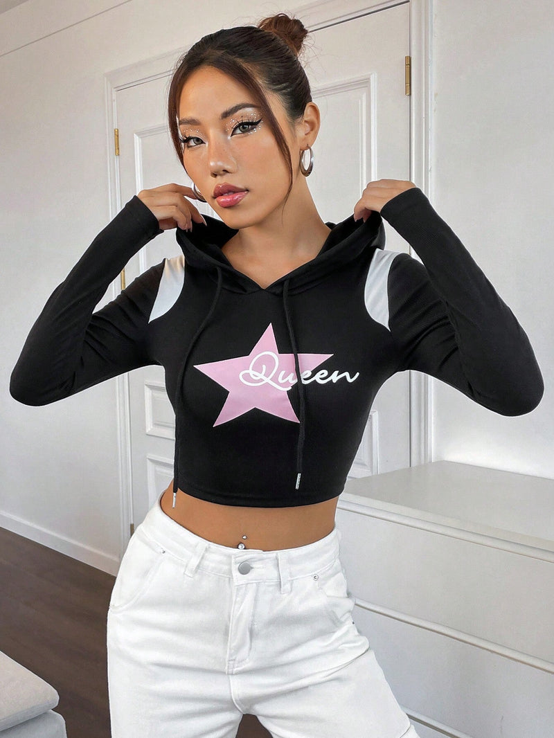 Camiseta crop con estrella & con estampado de letra con cordon con capucha