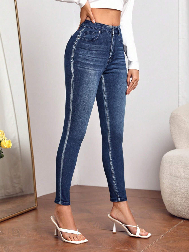 Jeans ajustados con costura lateral en contraste