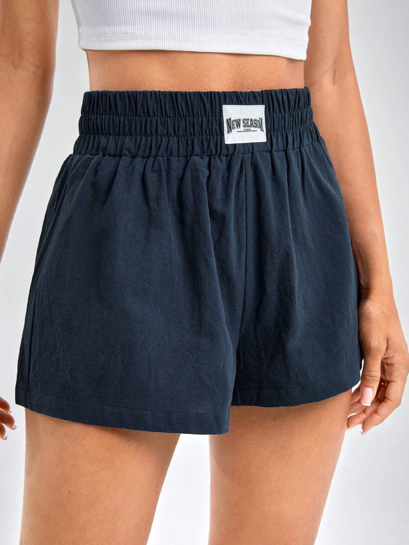 Shorts de pierna ancha con diseno de parche de letra