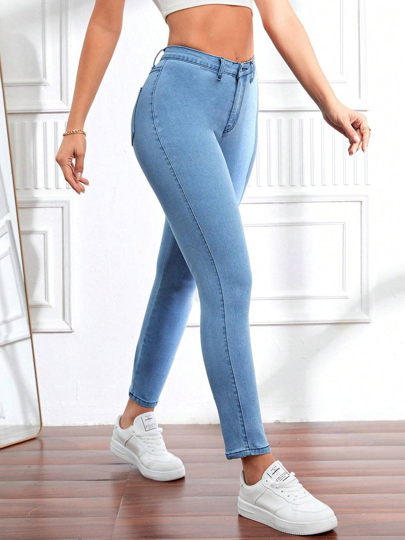 Jeans ajustados con bolsillo oblicuo