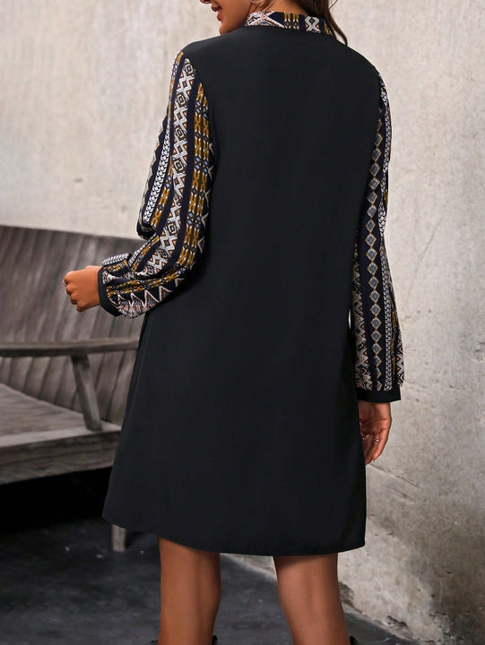 Vestido con patron geometrico de manga farol escote V