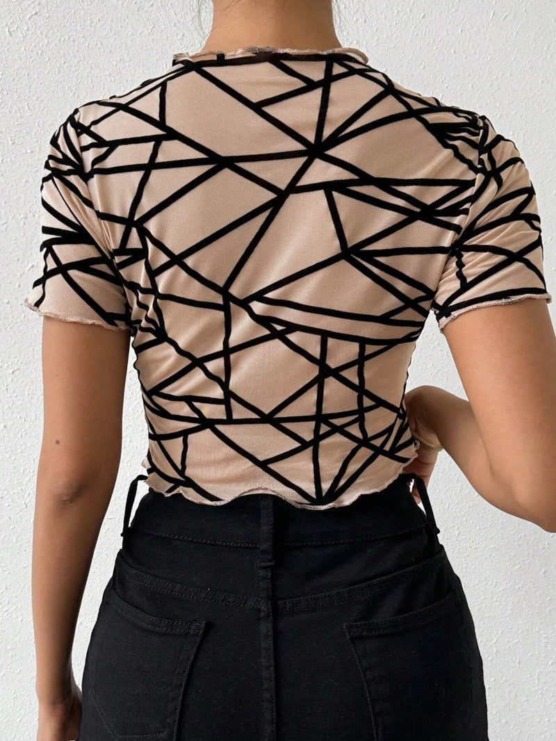 Essnce Top Corto De Mujer Con Estampado Geometrico