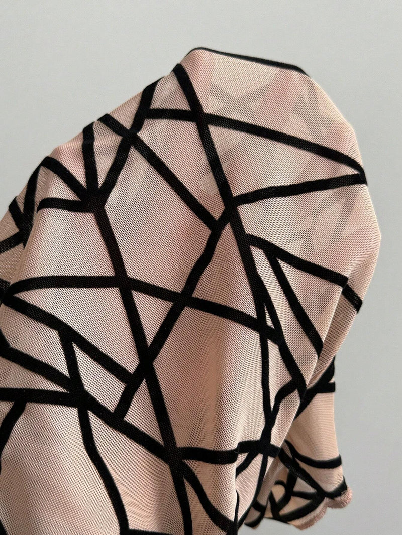 Essnce Top Corto De Mujer Con Estampado Geometrico