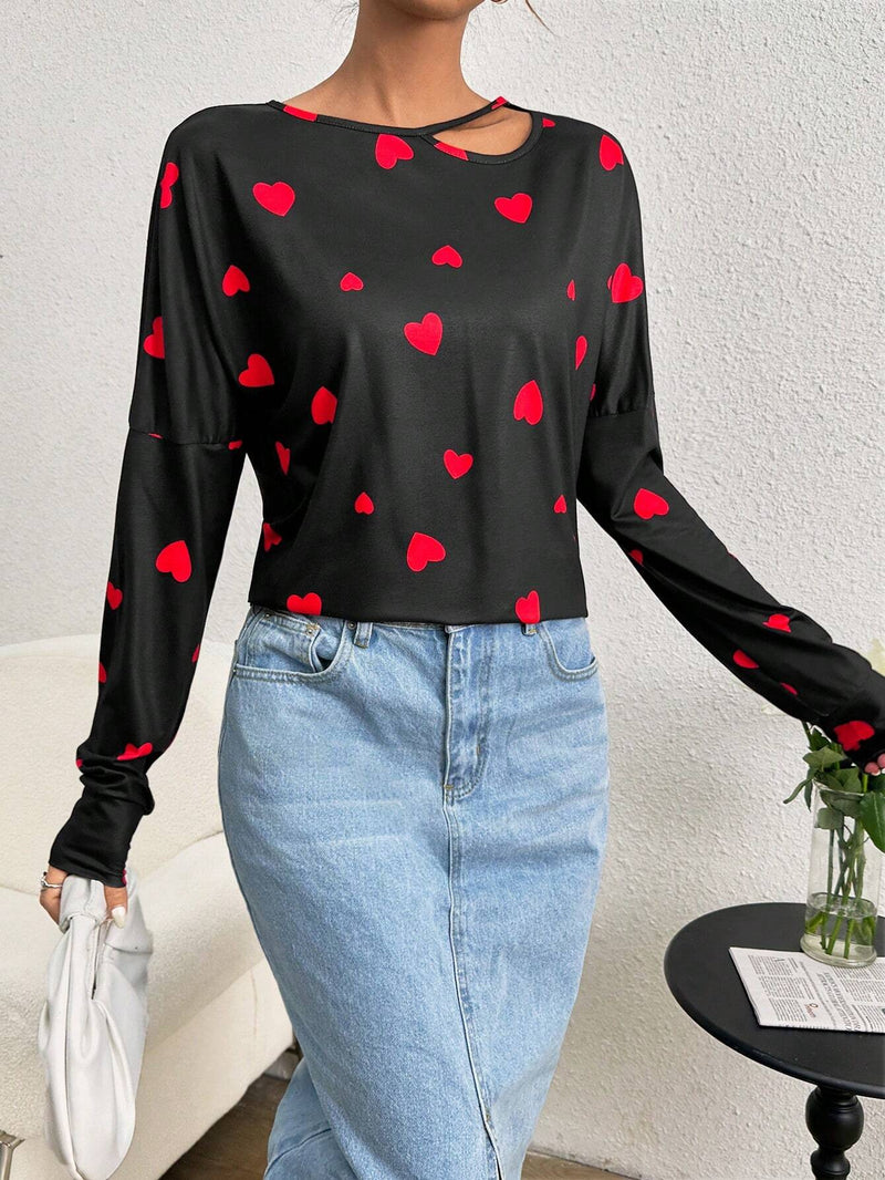 Camiseta Con Cuello En Forma De Corazon De Mujer Con Recorte En Forma De Corazon Y Decoracion De Impresion De Amor Para El Dia De San Valentin