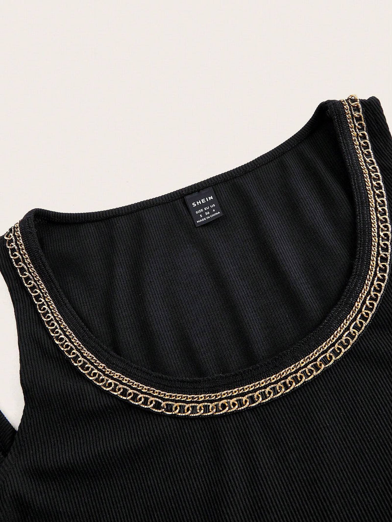 Prive Camiseta De Manga Larga Ahuecada Con Cuello Cuadrado Para Mujer Con Accesorio De Cadena