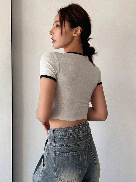 Top Corto Con Estampado Digital De Bloques De Color Para Mujer Con Ribete De Contraste