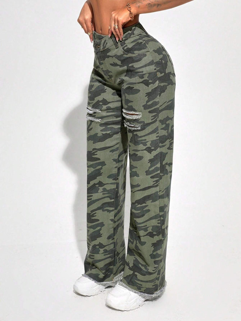 Jeans De Mezclilla Desgastados Con Estampado De Camuflaje