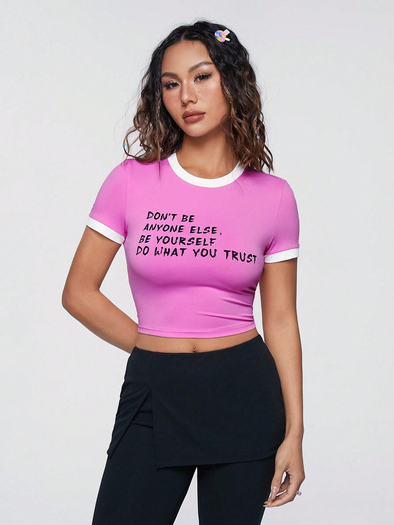 Qutie Camiseta Para Mujer Con Borde De Bloque De Color Y Letras Impresas Dulces Y Frescas