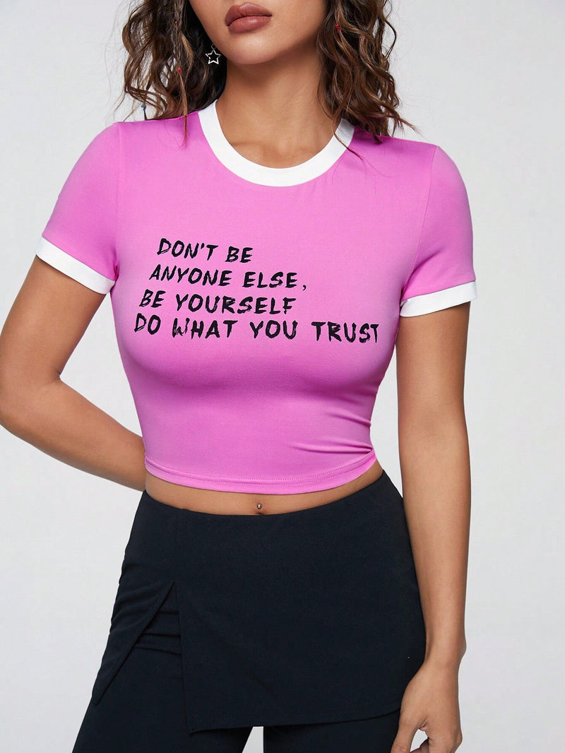 Qutie Camiseta Para Mujer Con Borde De Bloque De Color Y Letras Impresas Dulces Y Frescas