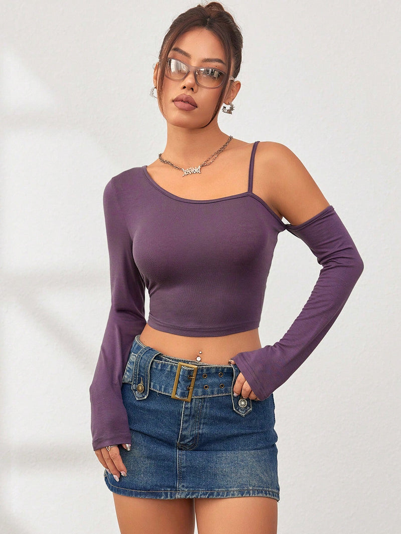 Camiseta Corta Ajustada Con Hombro Irregular Para Mujeres