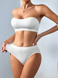 Conjunto De Bra Strapless Y Calzones Triangulares De Color Solido