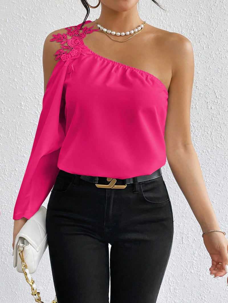 Prive Blusa Solida De Manga Acampanada De Un Solo Hombro Con Apliques De Encaje Guipur