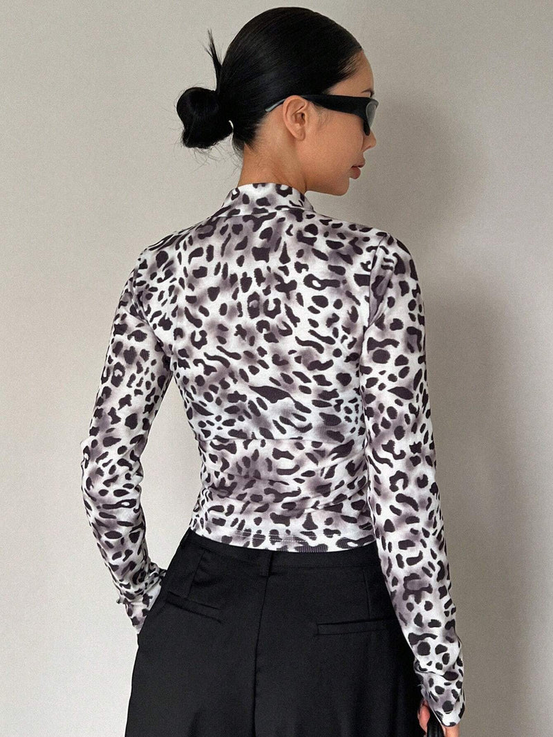 DAZY Camiseta Corta Casual De Cuello Alto Y Estampado De Leopardo Para Mujeres