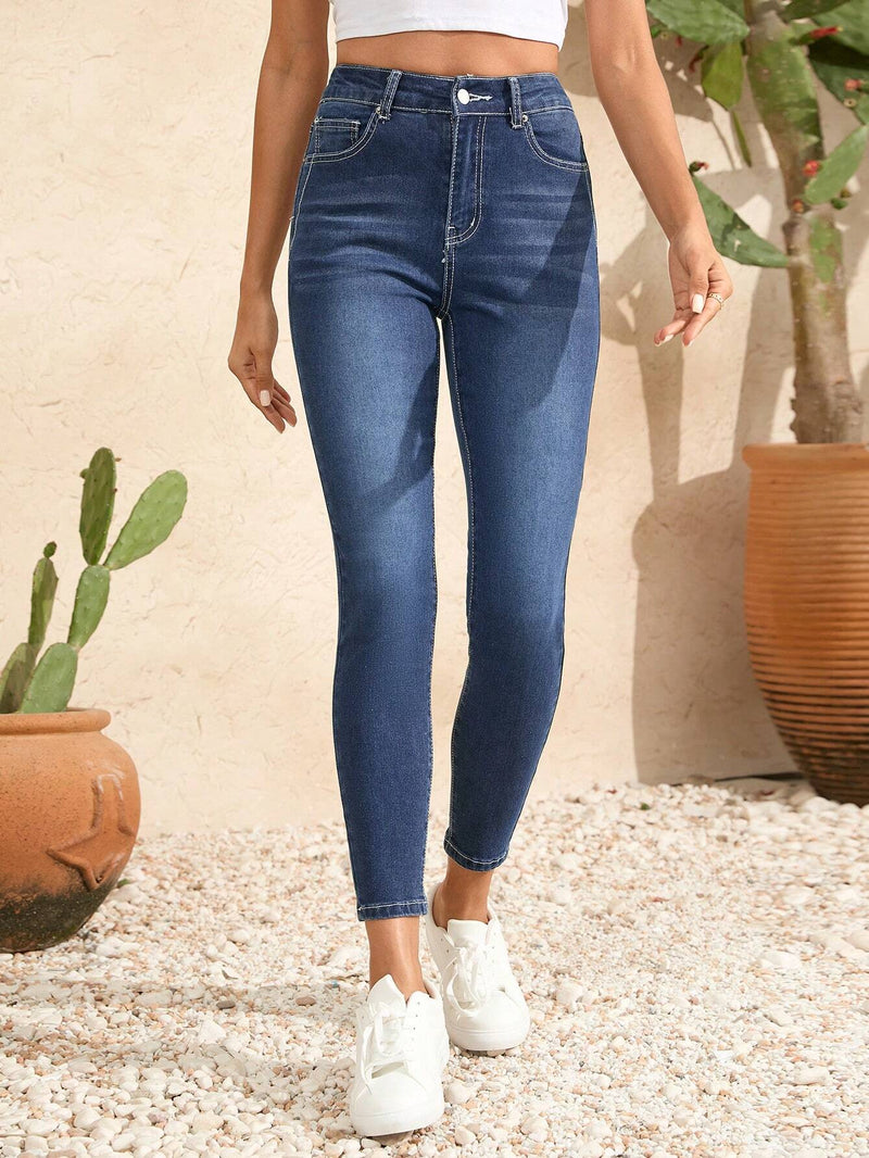 Jeans de mujer casual y sencillos lavados en corte ajustado