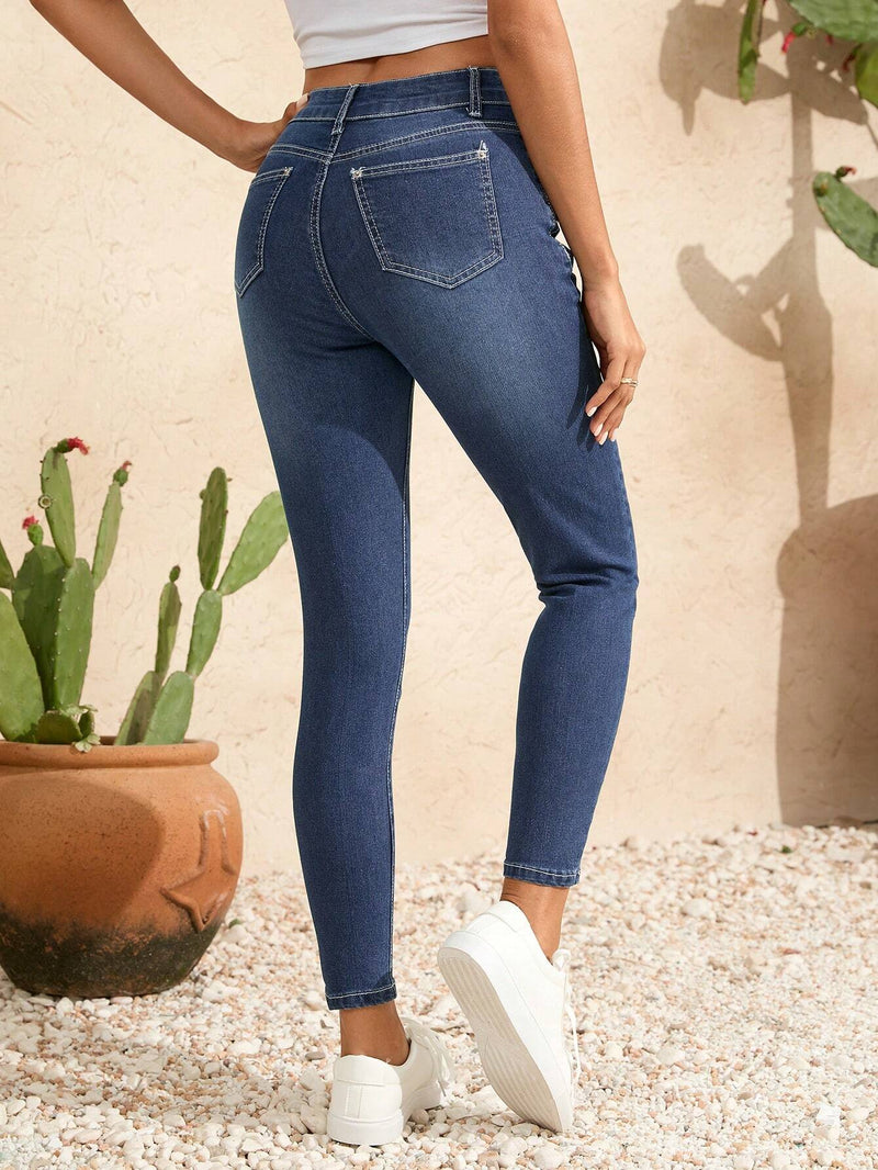 Jeans de mujer casual y sencillos lavados en corte ajustado