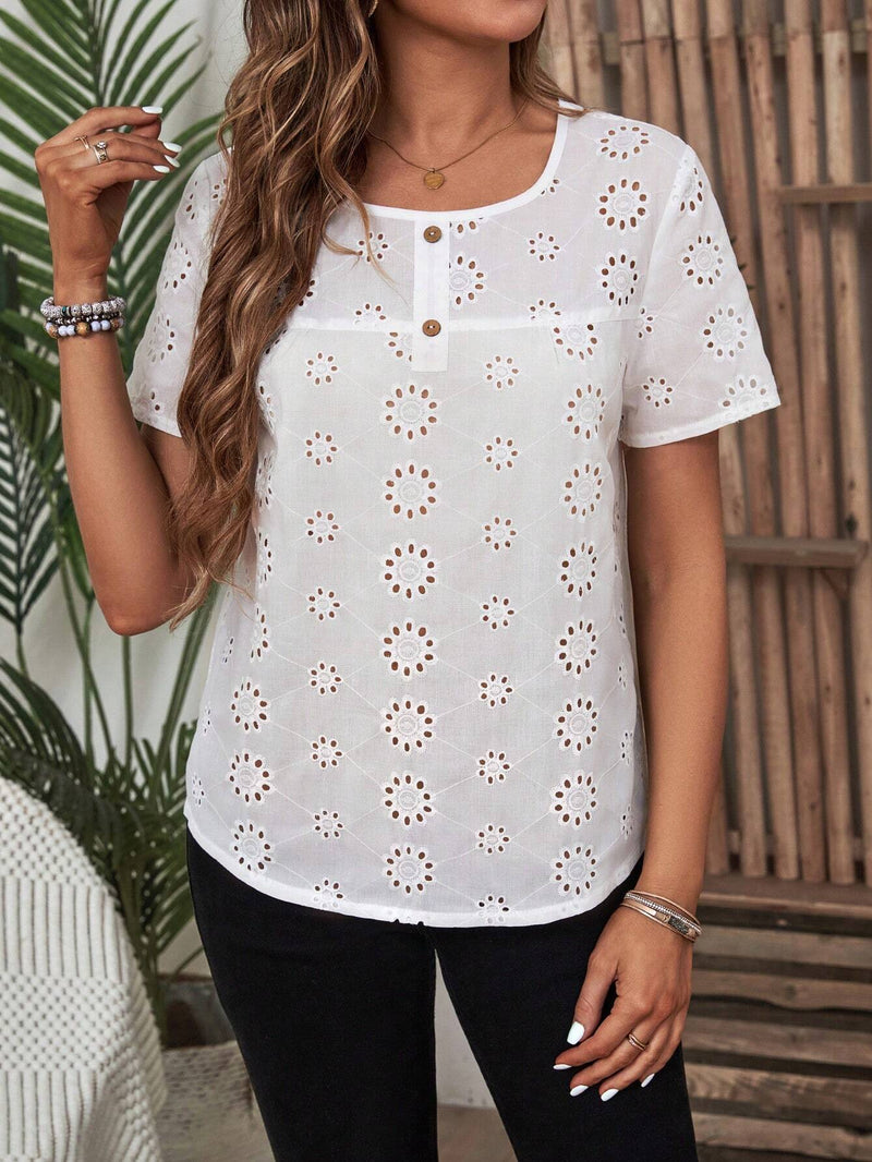 Camisa de mujer con bordado quemado y cuello redondo para blusas de mujer en verano