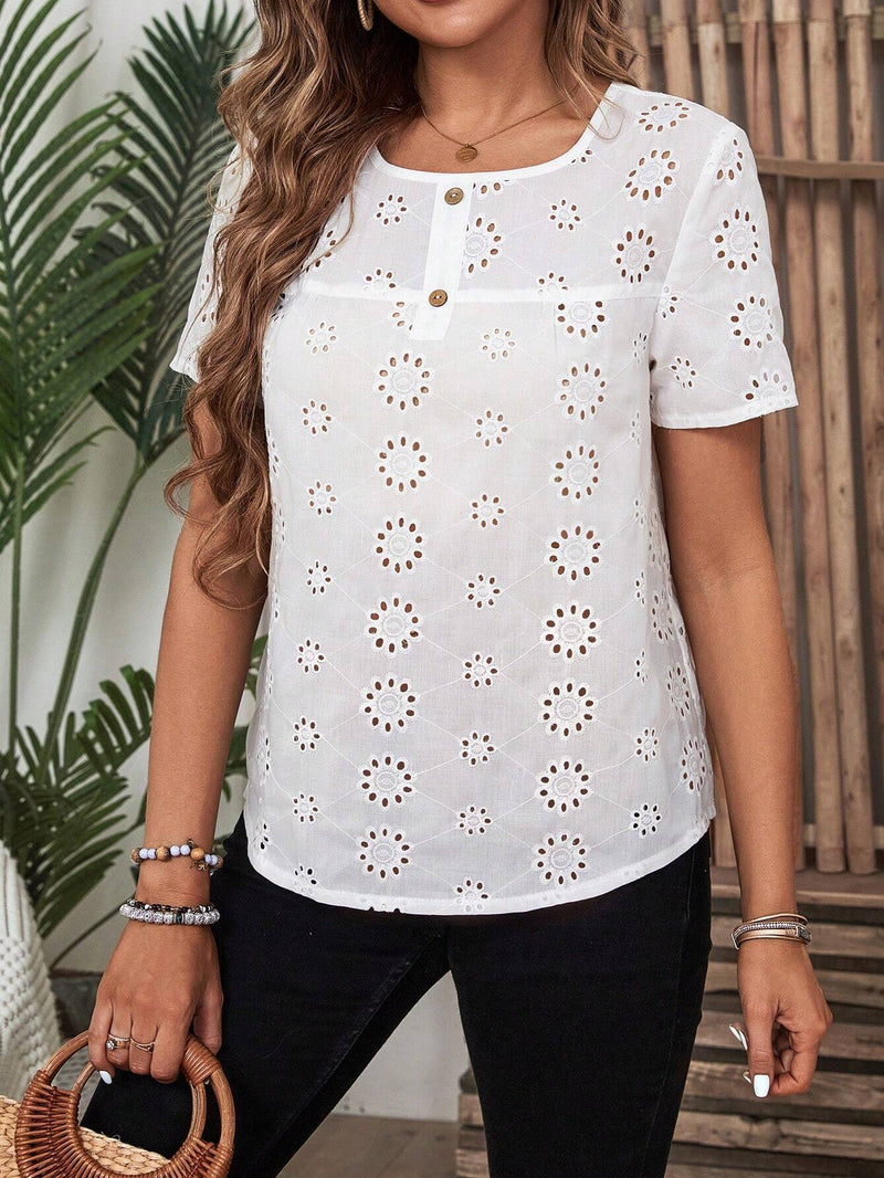 Camisa de mujer con bordado quemado y cuello redondo para blusas de mujer en verano